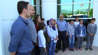 raks -  Öğrenciler harçlıklarını Mehmetçiğe bağışladı  Videosu