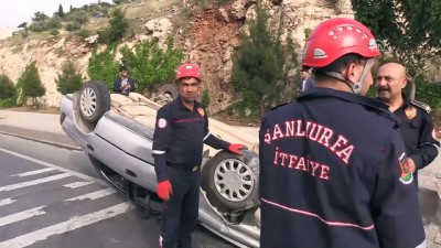 direksiyon - Şanlıurfa'da otomobil devrildi: 7 yaralı Videosu