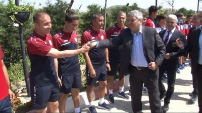 milli takim - Geleceğin yıldızlarına Lucescu desteği  Videosu