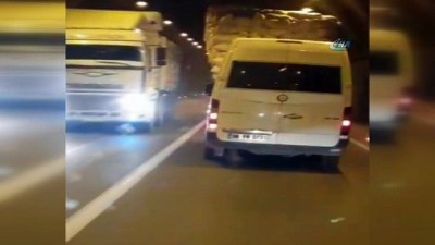 efes -  Saman yüklü kamyon tünel içerisinde trafiği tehlikeye düşürdü  Videosu