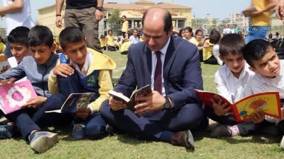 kitap okuma -  Silopi'de binlerce öğrenci stadyumda kitap okudu Videosu