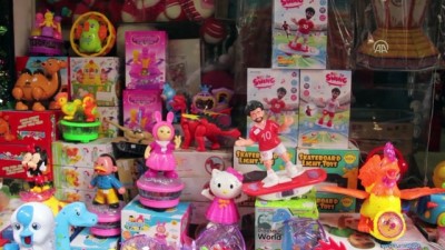 yildiz futbolcu - Yıldız futbolcu Muhammed Salah memleketinde ramazan fanuslarını süslüyor - KAHİRE  Videosu