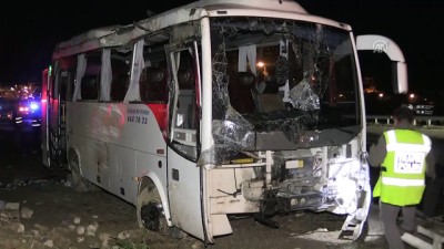 Yolcu otobüsü devrildi: 21 yaralı (2) - ELAZIĞ