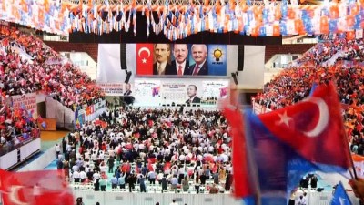  Cumhurbaşkanı Erdoğan:“İzmir’i AK Parti siyasetinin lokomotif şehirleri haline getirmeden dinlenmek yok”