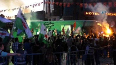 takim otobusu - Kırşehir Belediyespor şampiyonluk kupasını aldı Videosu