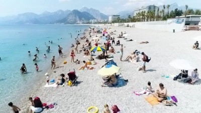 yerli turist -  Yakıcı güneş tatilcileri denize döktü  Videosu