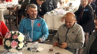 yunuslar -  Başbakan Yardımcısı Işık: 'Güzelim yunusların canına kıyan hainlere, aslında söyleyecek söz bulamıyorum'  Videosu