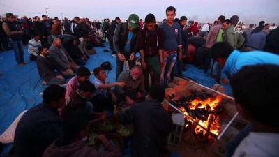 surgun - Gazze'deki Toprak Günü gösterilerinin 'şiirli, debkeli ve kahveli' geceleri - GAZZE  Videosu