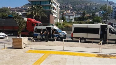  Alanya’da gözaltına alınan 8 torbacı tutuklandı