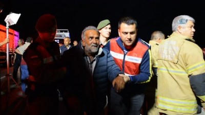 tur otobusu -  İzmir’de katliam gibi kaza... Aynı aileden 5 kişi öldü, 1 kişi ağır yaralandı  Videosu