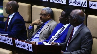 kemer sikma - Sudan Başbakanı Bekri Hasan Salih - HARTUM Videosu