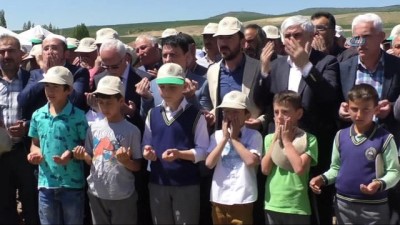  Yozgat'ta köylüler yağmur duasına çıktı