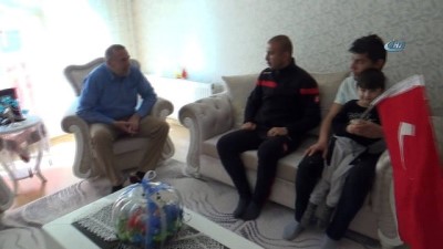  Afrin'de yaralanan Çankırılı Gazi baba evinde