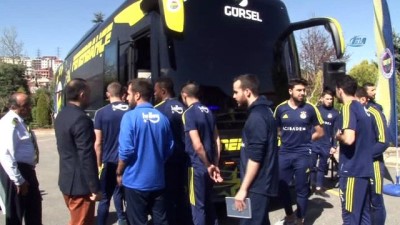 takim otobusu - Fenerbahçe yeni otobüsüne kavuştu Videosu
