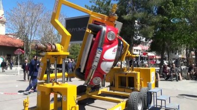 emniyet kemeri -  Karaman''da sürücülere emniyet kemerinin önemi simülatörle anlatıldı  Videosu