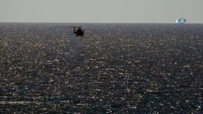 objektif -  Kuşadası Körfezinde hareketli dakikalar...Denizin ortasında mahsur kalan dalgıç helikopterle kurtarıldı  Videosu