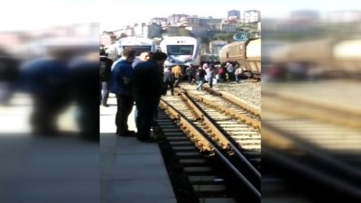 yolcu treni -  Perona yanaşamayan trene sandalyeli çözüm Videosu