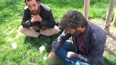  Taksim’de Suriyeli dilencilerin içki alemi kameraya yansıdı 