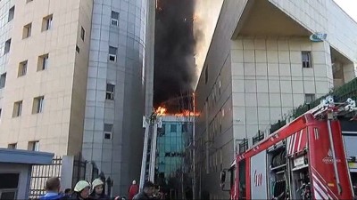  Gaziosmanpaşa Taksim Eğitim ve Araştırma Hastanesi'nin çatısında yangın