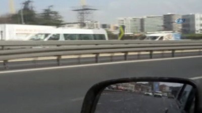 tehlikeli yolculuk -  Kamyon tepesinde tehlikeli yolculuklar kamerada  Videosu