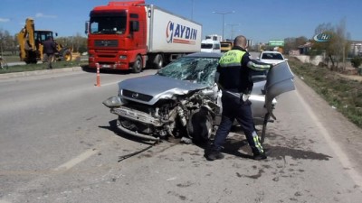 saglik ekibi -  Tır ile otomobil çarpıştı: 1 yaralı Videosu