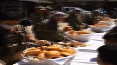  - TSK, Afrin’den Sonra Cenderis’te De Seyyar Fırın Kurdu Ve Ekmeğini Halkla Paylaştı