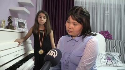 piyanist - 11 yaşındaki piyano öğrencisi Damla Ece Karataş'ın piyano başarısı - MANİSA Videosu