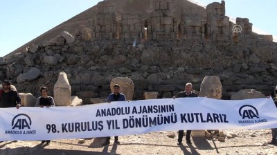 yerli turist - Anadolu Ajansı 98 yaşında - Kuruluşunun 98. yıl dönümü Nemrut Dağı'nda kutlandı - ADIYAMAN  Videosu