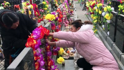 mezar taslari - Çin'de 'Ölüler Bayramı' - PEKİN  Videosu
