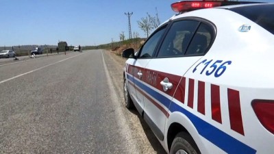 direksiyon -  Otomobil yan yattı: 4 yaralı Videosu