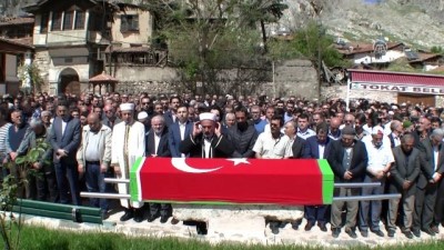 emekli imam - Araştırma Görevlisi Yasir Armağan'ın cenaze namazını babası kıldırdı - TOKAT Videosu