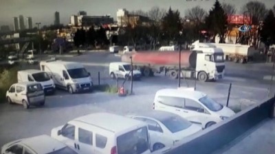 saglik ekibi -  Başakşehir'de arıza yapan tankerini tamir etmek isteyen sürücüsü yol kenarında durdu... O anlar kamerada  Videosu