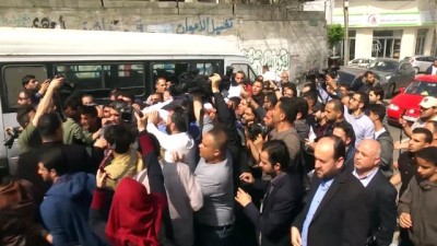 kutsal topraklar - İsrail'in şehit ettiği Filistinli gazeteci Murteca'nın cenaze merasimi (1) - GAZZE Videosu
