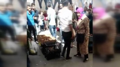  Kadıköy’de hayvansever kadınla ‘civciv’ satıcısı arasında arbede kamerada 
