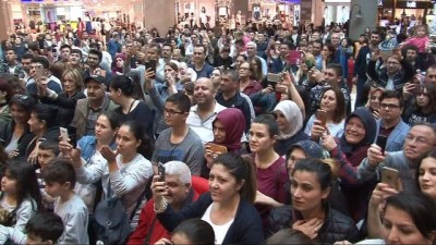 kamera arkasi -  ‘Karımı Gördünüz mü’nün İzmir galasına büyük ilgi Videosu