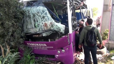 yolcu tasimaciligi - Midibüs üst geçit direğine çarptı: 16 yaralı - SAKARYA Videosu