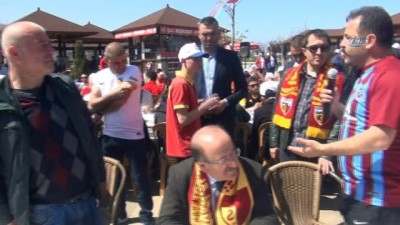 spor musabakasi - Trabzonspor ve Kayserisporlu taraftarlar yemekte buluştu  Videosu