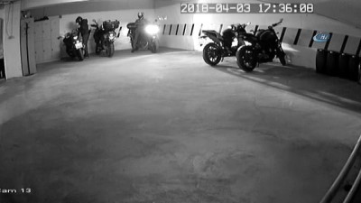 guvenlik gorevlisi -  Kapalı otoparktaki motosikleti böyle çaldılar  Videosu