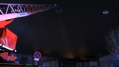  Seramik fabrikasının çatı ve deposu alev alev yandı 