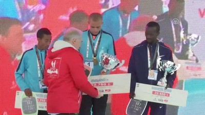 milli atlet - Vodafone 13. İstanbul Yarı Maratonu ödül töreni - İSTANBUL  Videosu