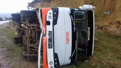 direksiyon -  Adana'da öğrenci servisi devrildi çok sayıda öğrenci yaralandı  Videosu