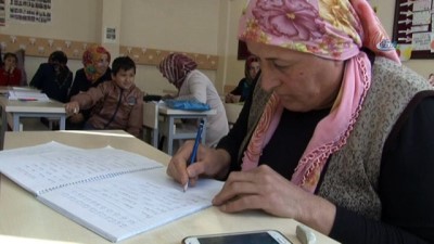 okuma yazma seferberligi -  Çocukken hayal ettikleri sıralarda oturuyorlar  Videosu