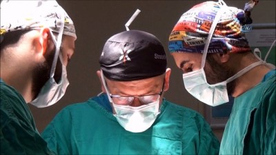 yuz felci -  Göz kapağını kapatamayan hastalar altınla tedavi ediliyor  Videosu