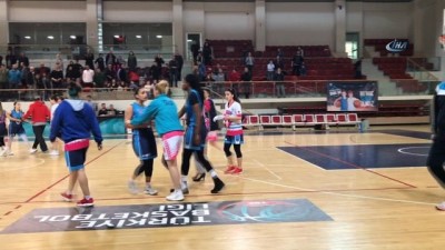  Yalova’da kadın basketbolcular kavga etti 