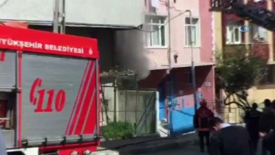 mahsur kaldi -  Yangında mahsur kalan çocuklar itfaiye kurtardı  Videosu