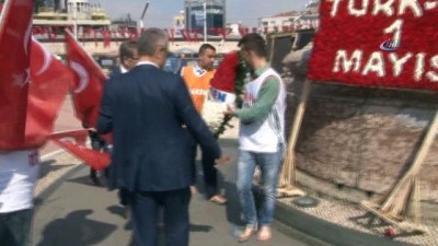 kamu calisanlari -  HAK-SEN üyeleri yalın ayak Taksim'e çıktı Videosu