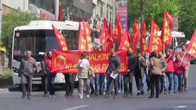 baros - Slogan atarak Beşiktaş Meydanı'na gelen HKP'li grup, gözaltına alındı - İSTANBUL Videosu