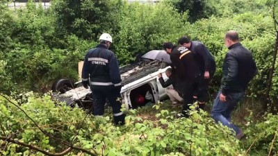 karya - Otomobil şarampole devrildi: 2 yaralı - SAKARYA  Videosu