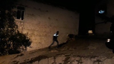 supheli olum -  Sokakta kan izi gören vatandaşlar polise haber verdi... Karaman’da şüpheli ölüm  Videosu