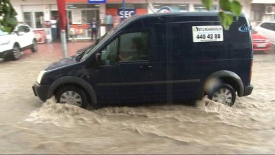 kapali mekan -  İzmir’de yağmur sele döndü, ev ve iş yerlerini su bastı Videosu